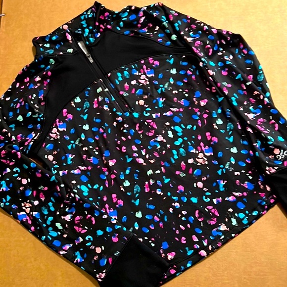 JLN DSG Girls Multicolored Performance Pullover. - Picture 1 of 10